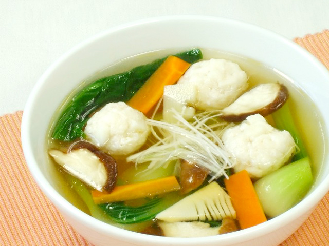 はんぺん鶏団子の中華風スープ