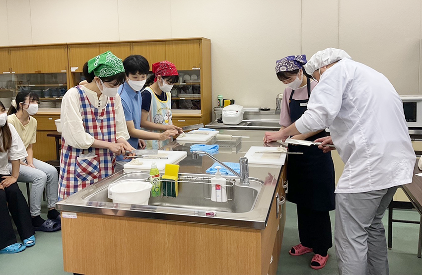 Students holding chikuwa after it has been molded (three students are in the back row)