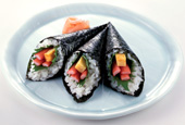 Tamakizushi (hand sushi roll)