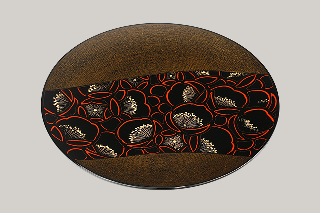 Kinma lacquer dish with plum crests