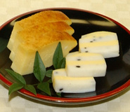 かまぼこ玉川(右側)