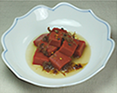 滋賀県 「赤こんにゃくの煮物」